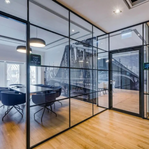 Тренди в офісному дизайні: від open space до зон релаксації