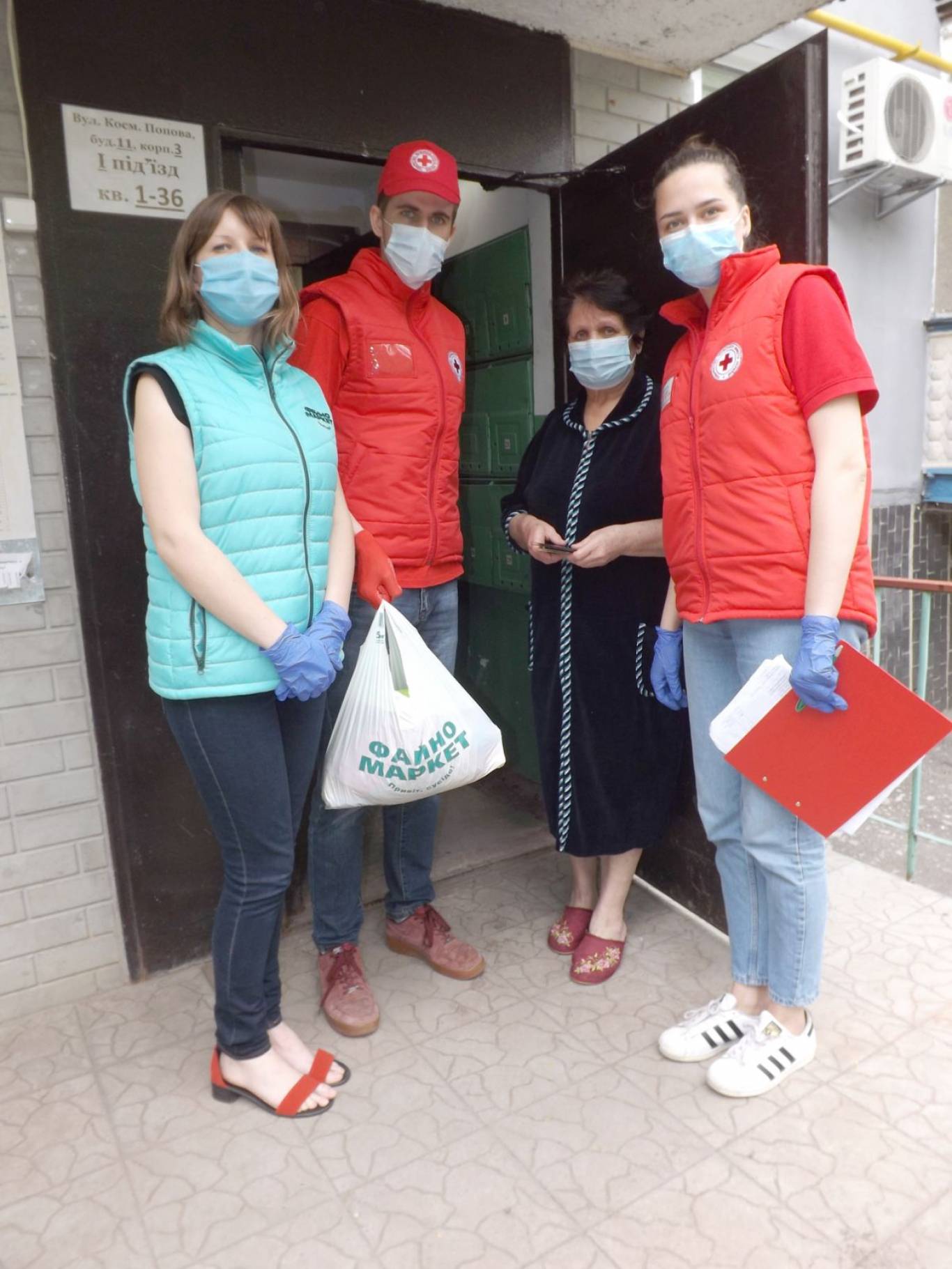 Файно поміч: 100 тисяч гривень на продуктові набори від Файно Маркет