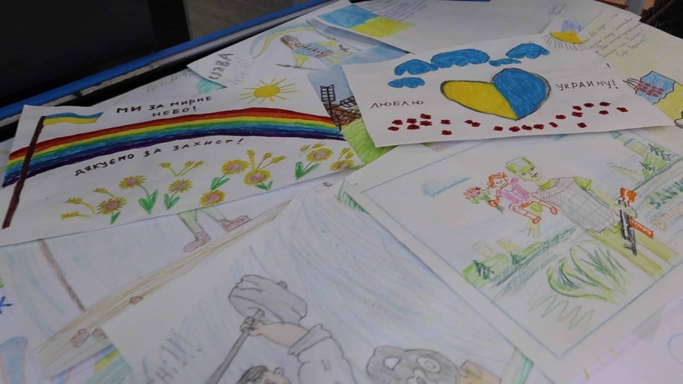 Подарунки від Файно маркет захисникам України