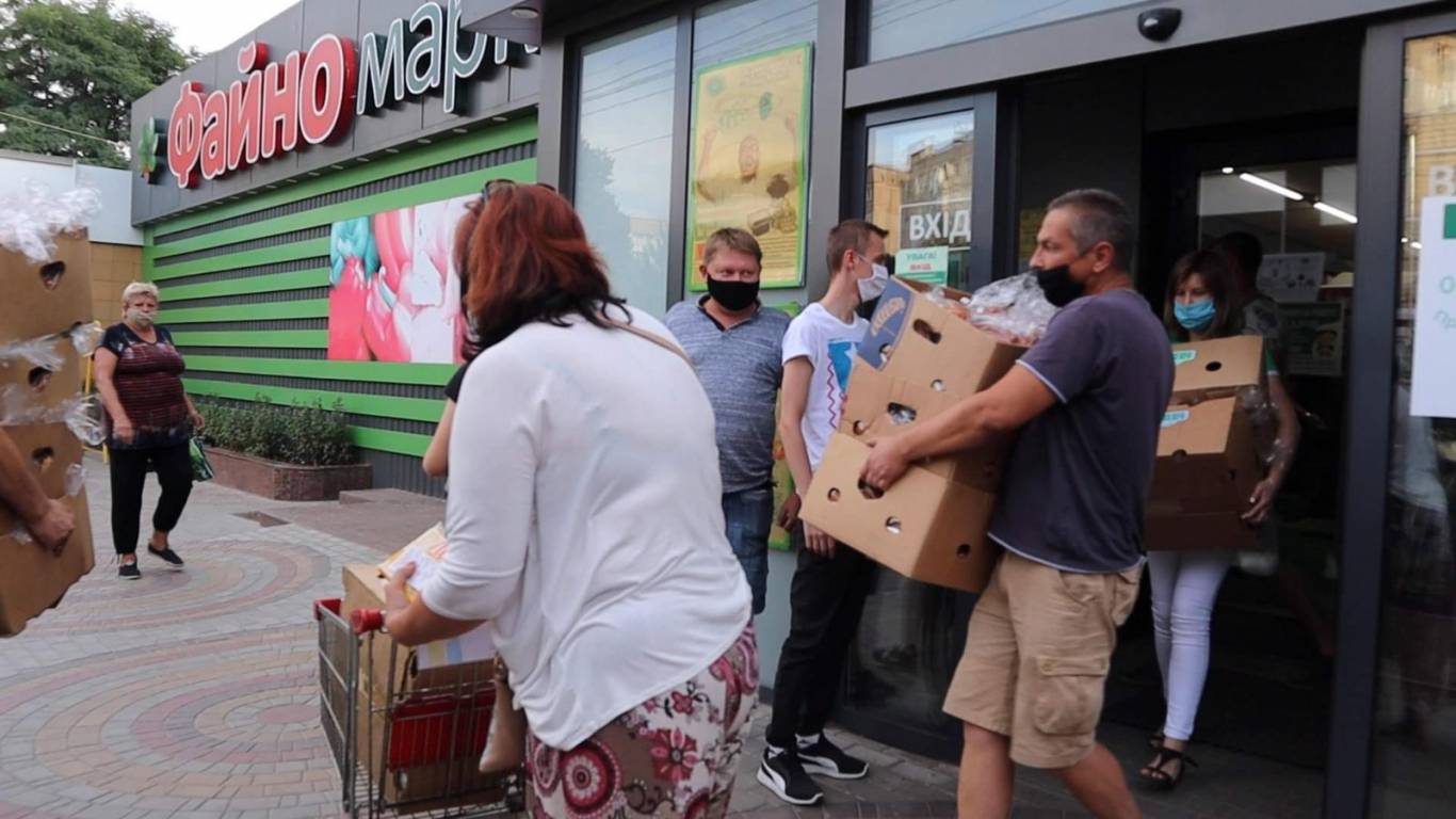 Подарунки від Файно маркет захисникам України