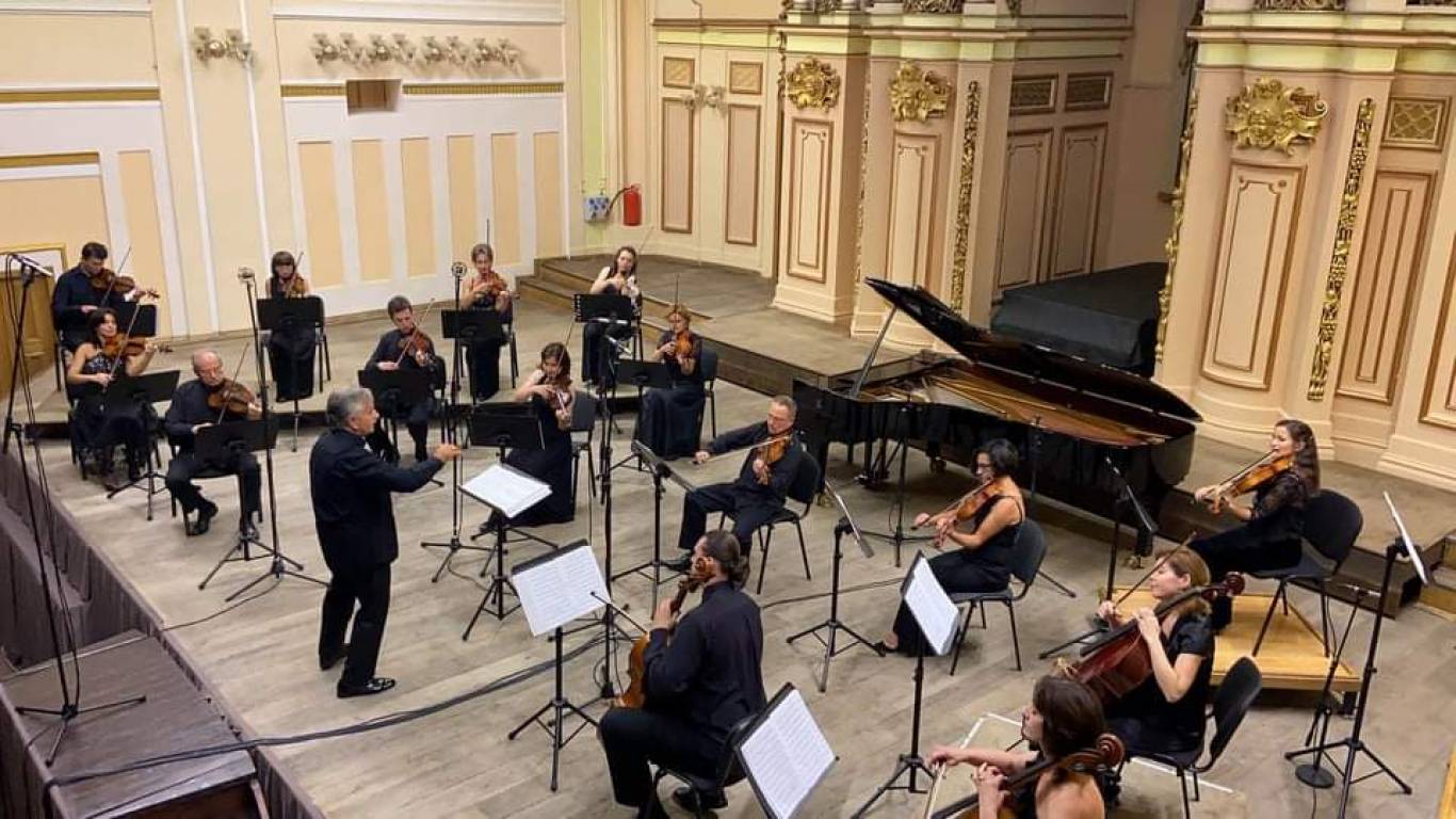 25 років – 25 хітів. «Віртуози Львова» виступили на сцені Львівської філармонії із святковим концертом