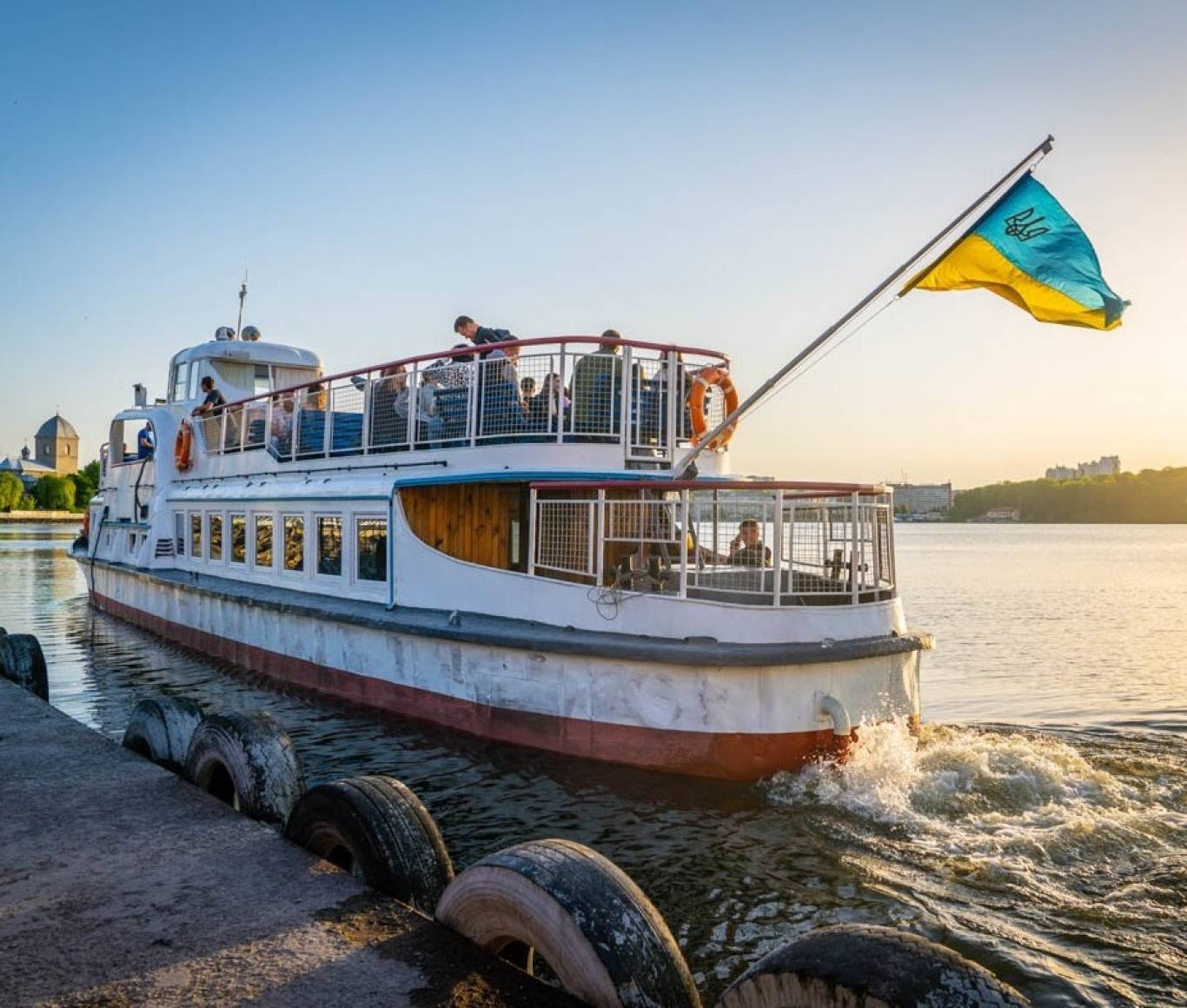 теплоход "лебединое озеро" 4. теплоход москва 51. саратов волга навигация. теплоходом 140. теплоход иск.