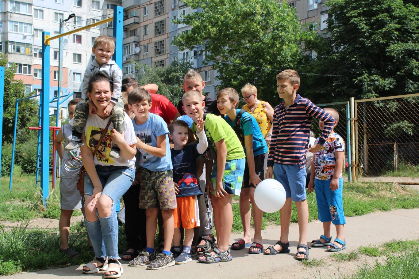 Святкове відкриття дитячого майданчика на вул. Попова