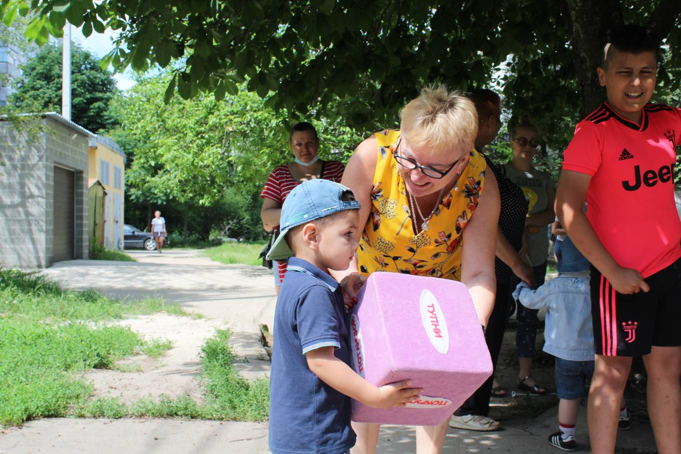 Святкове відкриття дитячого майданчика на вул. Попова