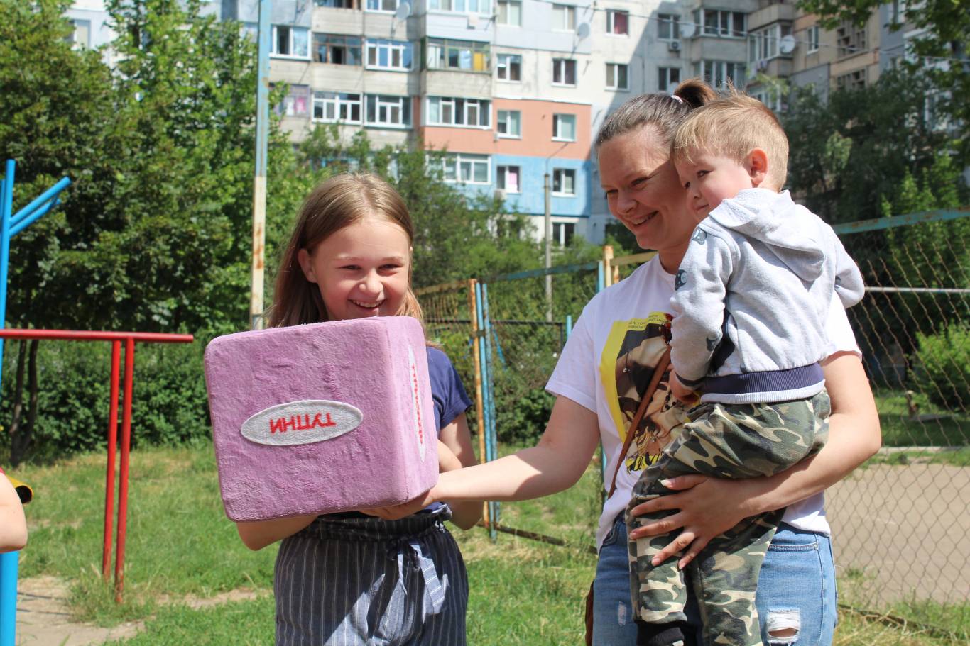 Святкове відкриття дитячого майданчика на вул. Попова