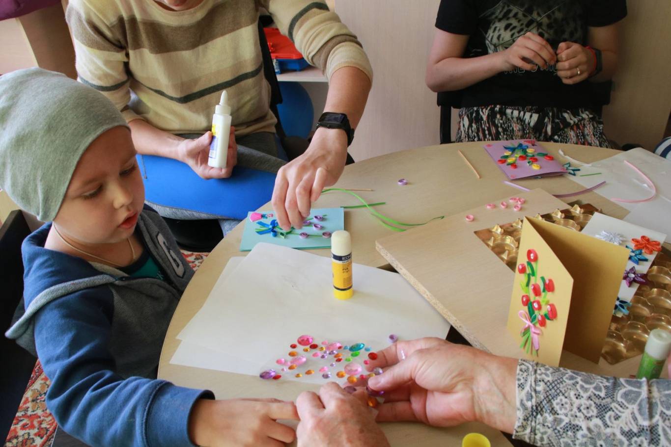 Волонтеры провели мастер-класс для детей  гематологии Детской областной больницы