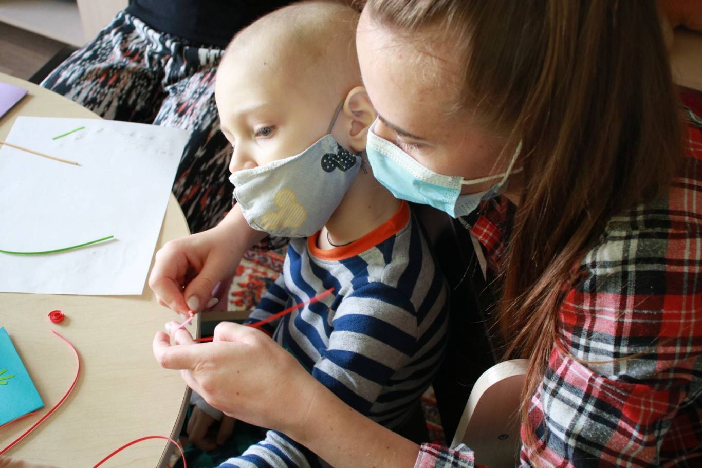 Волонтеры провели мастер-класс для детей  гематологии Детской областной больницы