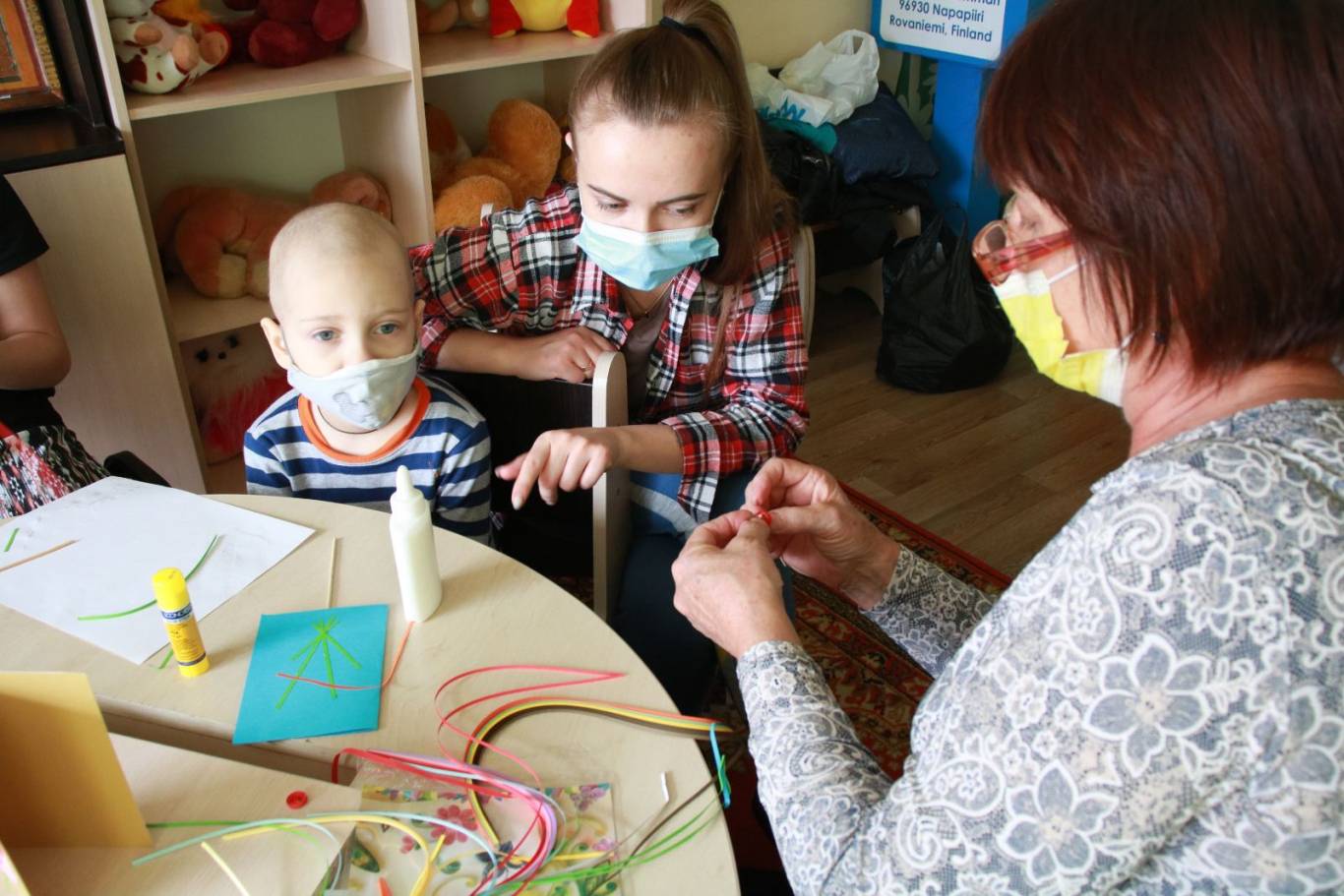 Волонтеры провели мастер-класс для детей  гематологии Детской областной больницы