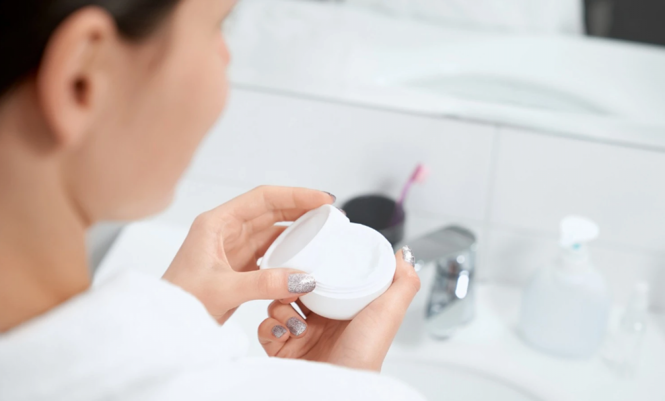 Крем з сечовиною для обличчя: детальна дія, користь та рекомендації