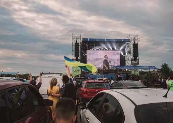 Концерт і злива скінчились, а емоції ще вирують! Як пройшов автоконцерт «Беz обмежень» Вінниці!