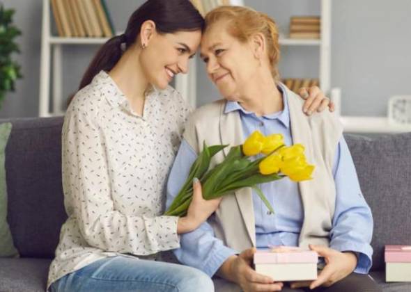 Обираємо подарунок на день матері