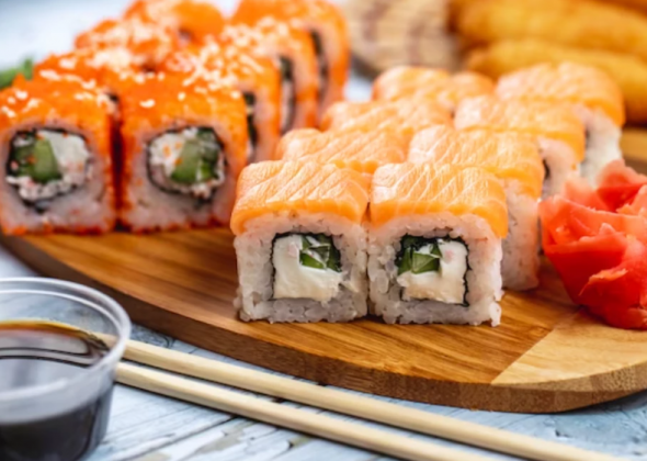 Як правильно їсти суші: етикет та лайфхаки
