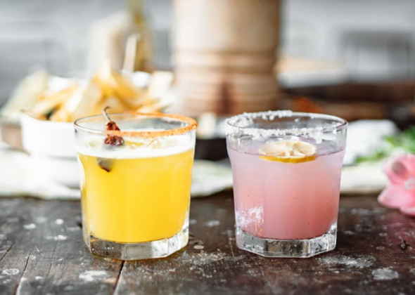 Найкращі коктейлі з ромом: що варто спробувати до кінця року