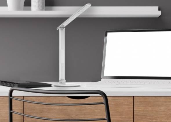 Топові настільні лампи на акумуляторі: свобода світла без дротів