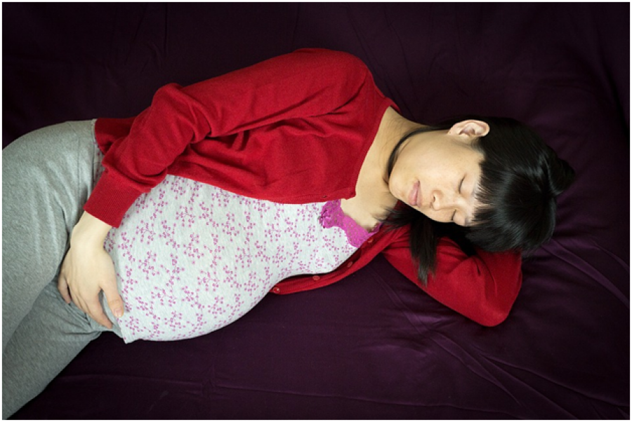 Сон під час вагітності: проблеми та поради