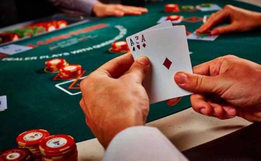 Casino card game. Казино карты. Игра в Покер. Трёхкарточный Покер. Что такое Лоу в покере.