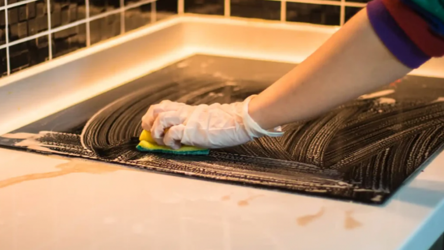 Чиста кухня без нагару: засоби для видалення жиру під різні поверхні