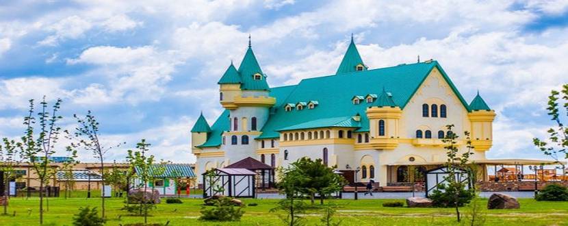 Зоопарк "XII місяців" та парк в с. Буки