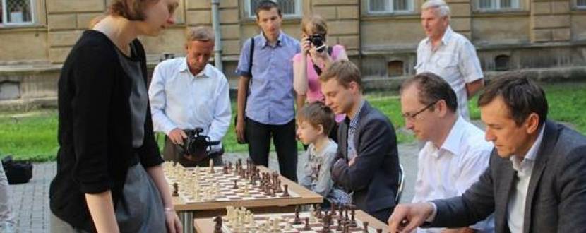 Гра у шахи за участю провідних гросмейстерів та воїнів АТО