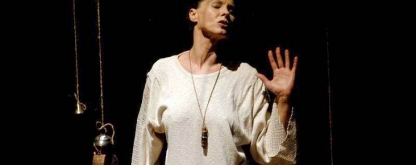 Білі мотилі, плетені ланцюги - Моновистава