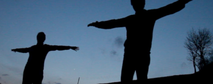 Портрет на тлі гір