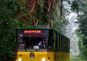 Пуща-Водиця: літній романтичний трамвай "Історії кохання під стукіт колес"