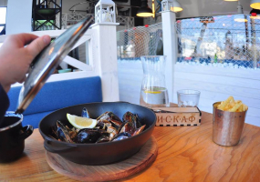 Sea Gourmet в Батискафі: Найкращі мідії в казанках та подарунки