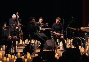 Джазовий Sting при свічках