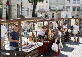 Ветеранський ярмарок на площі Ринок