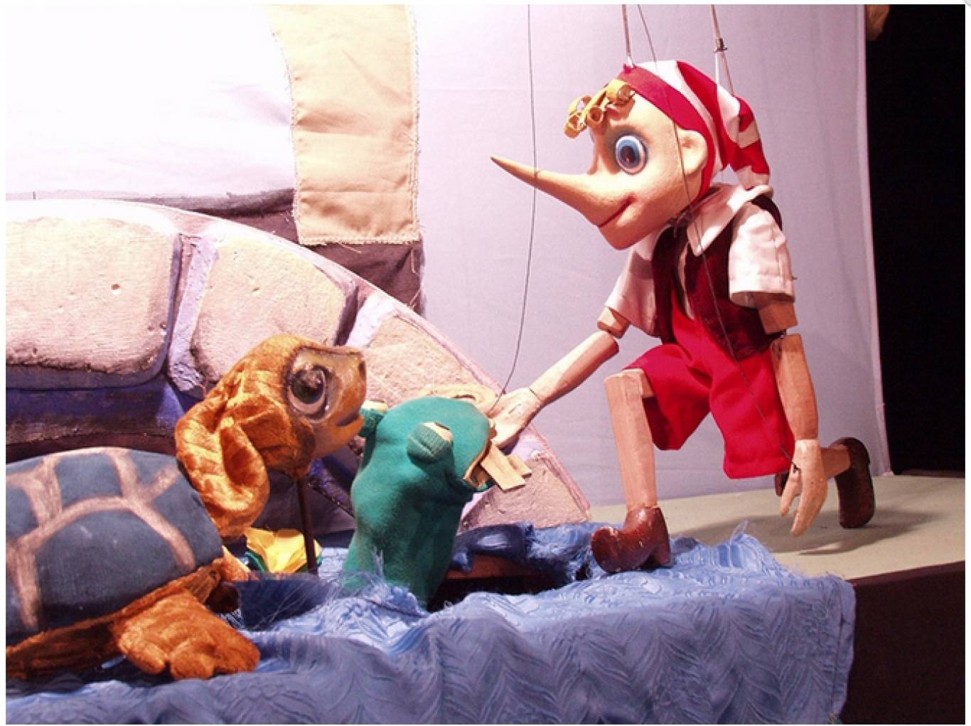 Розважальна програма "Миколай летить на Марс" та Пригодницька казка «Золотий ключик»