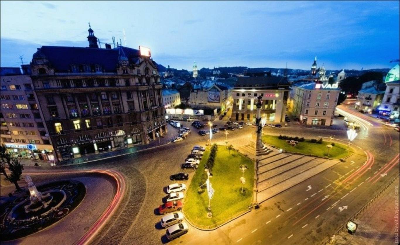 Осіння ніч у Львові