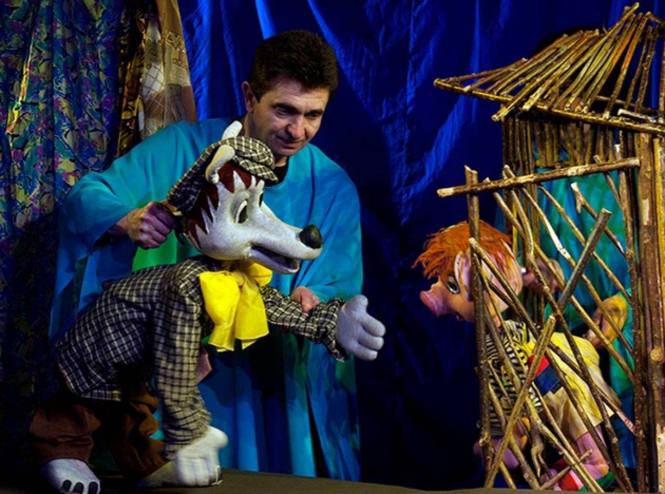 Дитяча вистава «Вовк та троє поросят»