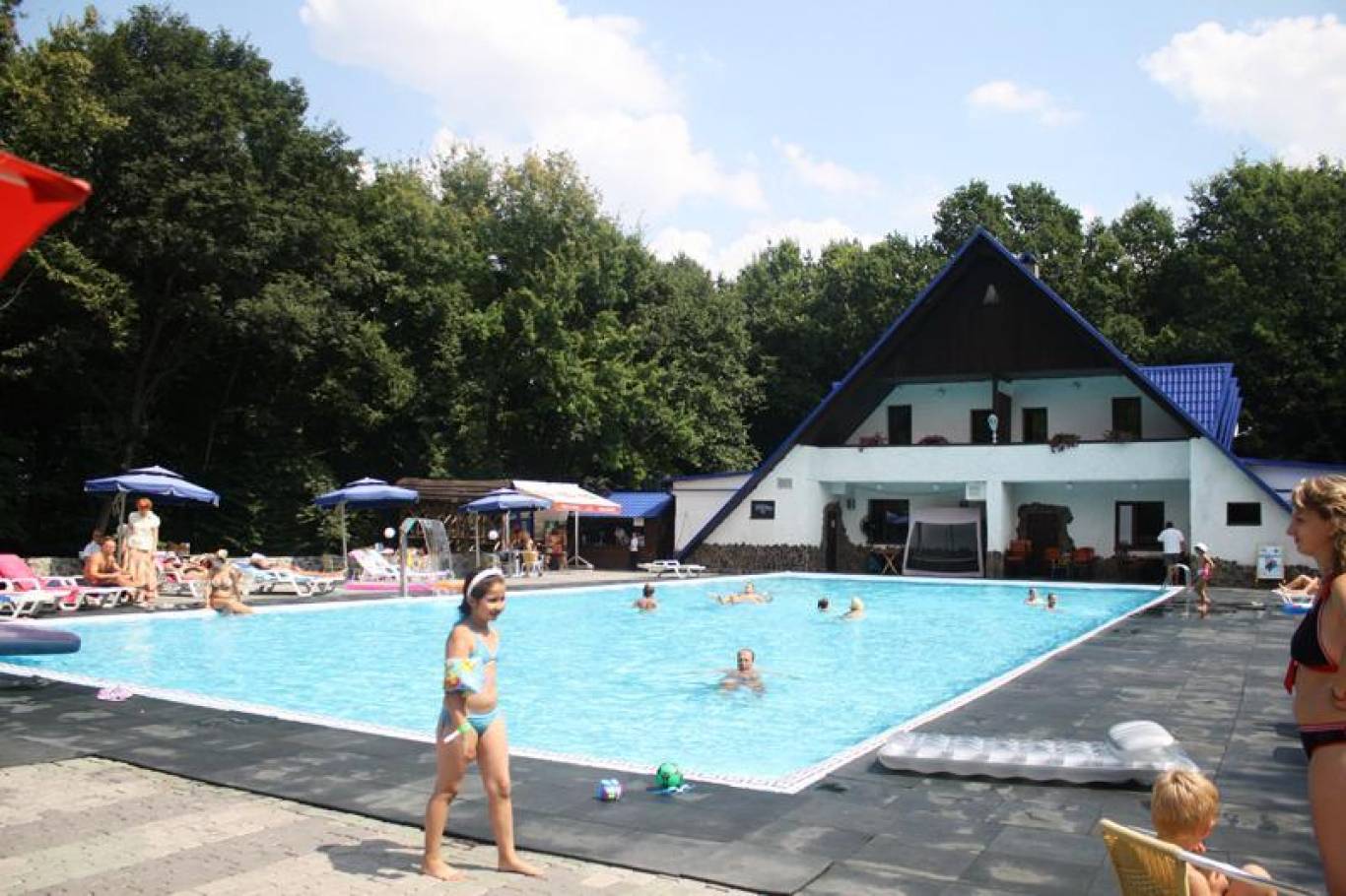 Відпочинок у комплексі Ягода-малина