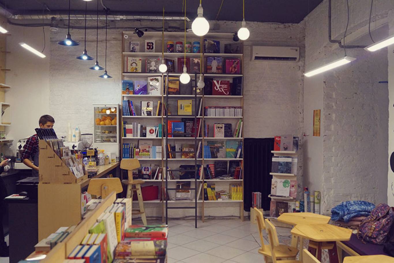 11 плюсів кав’ярні "Моя книжкова полиця"