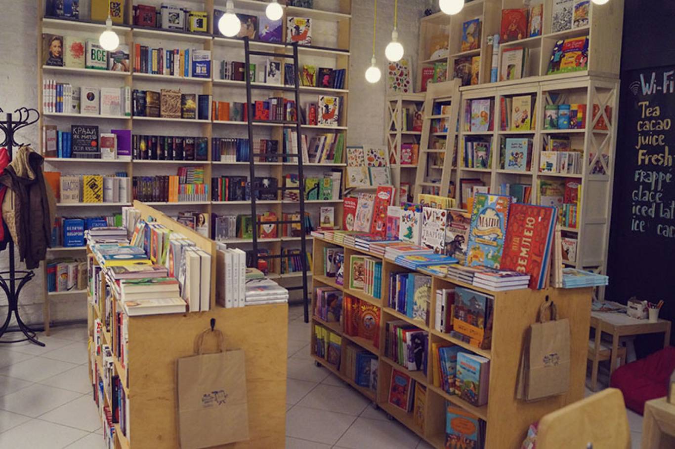 11 плюсів кав’ярні "Моя книжкова полиця"