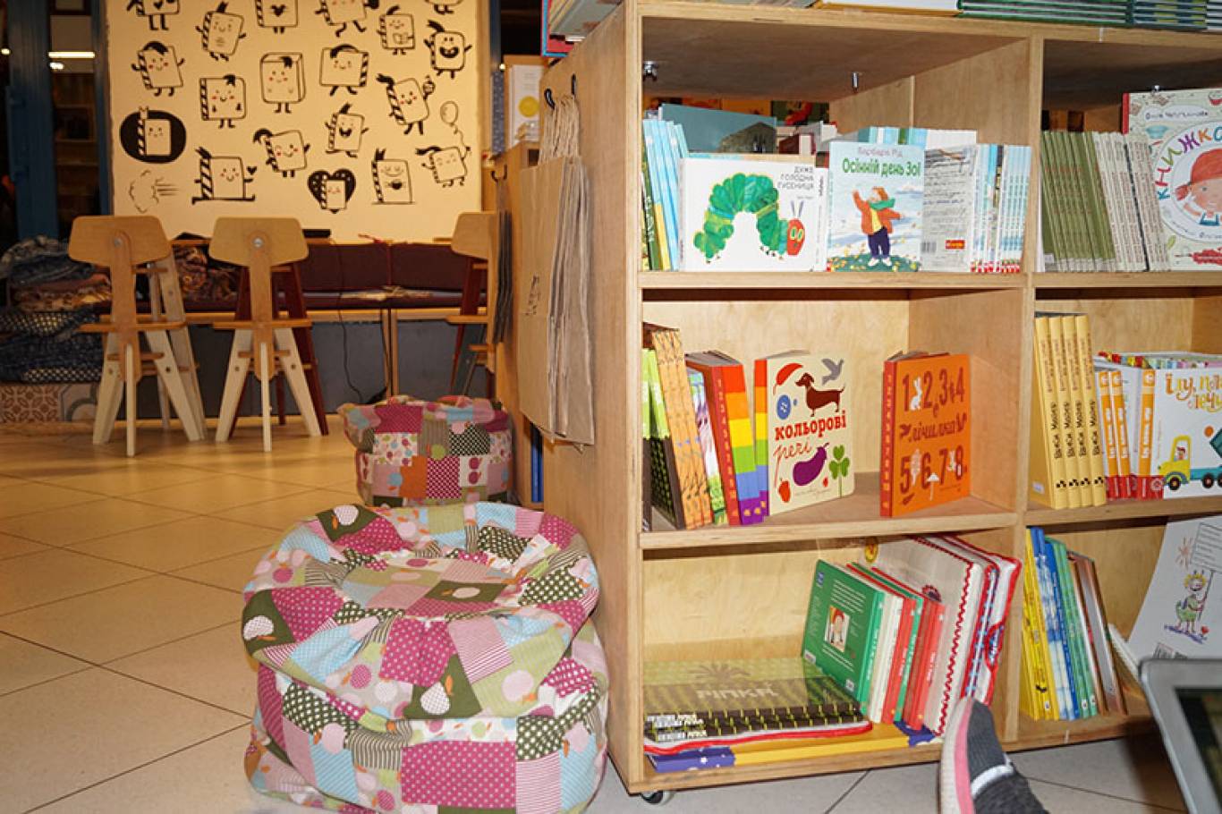 11 плюсів кав’ярні "Моя книжкова полиця"