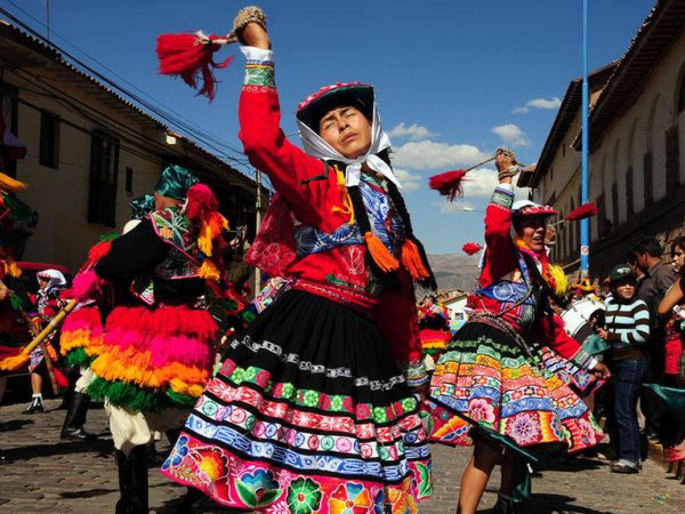 Культура и быт южной америки. Национальные костюмы народов Латинской Америки. Национальная одежда чилийцев. Национальный костюм перуанцев. Традиционная одежда кечуанов Перу.