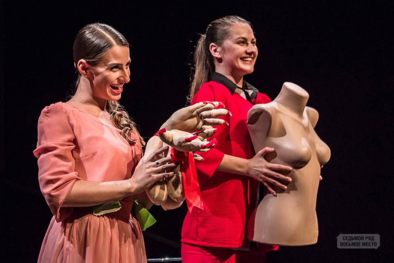 Бути знизу - Вистава про жінок