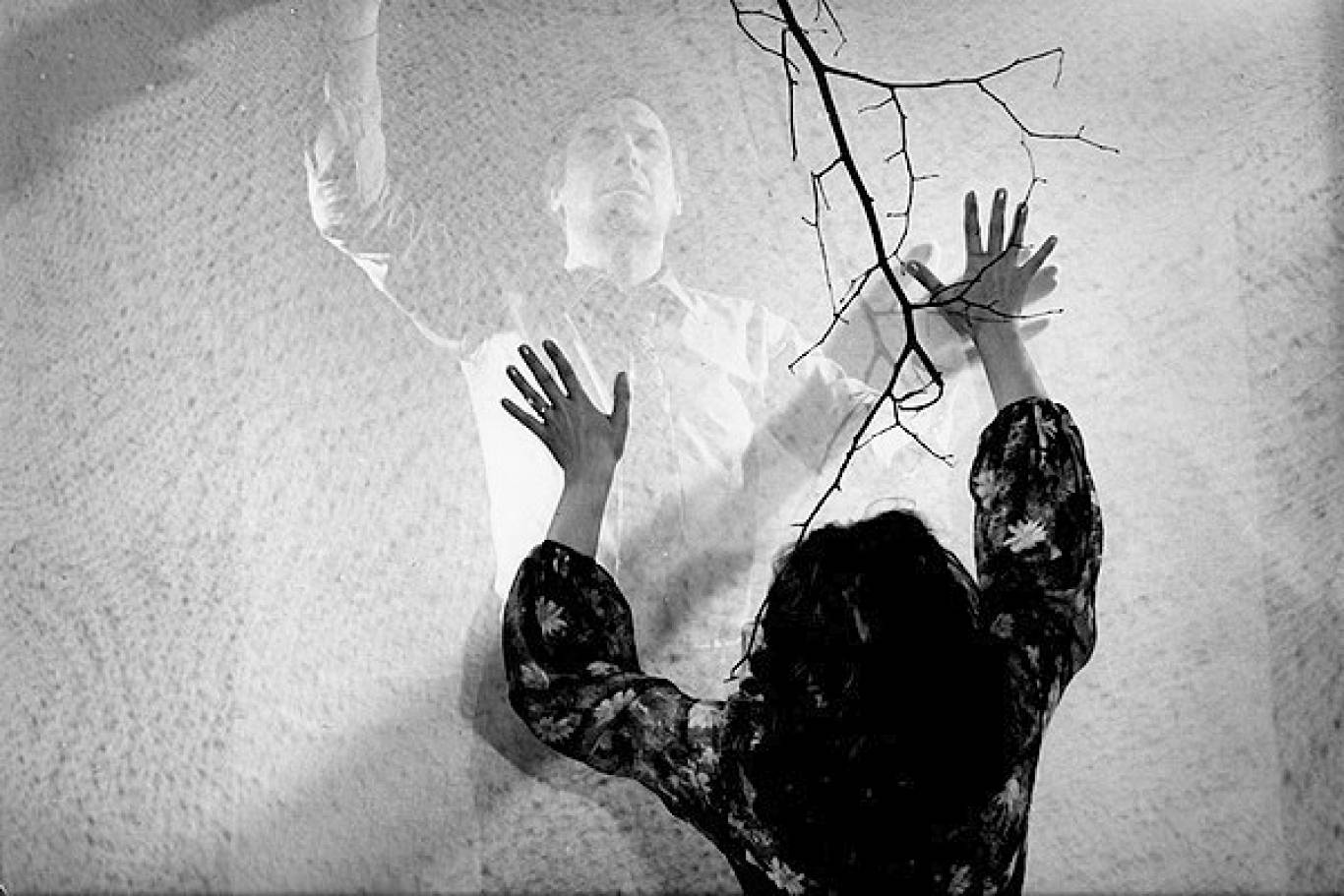 Двоє на гойдалках