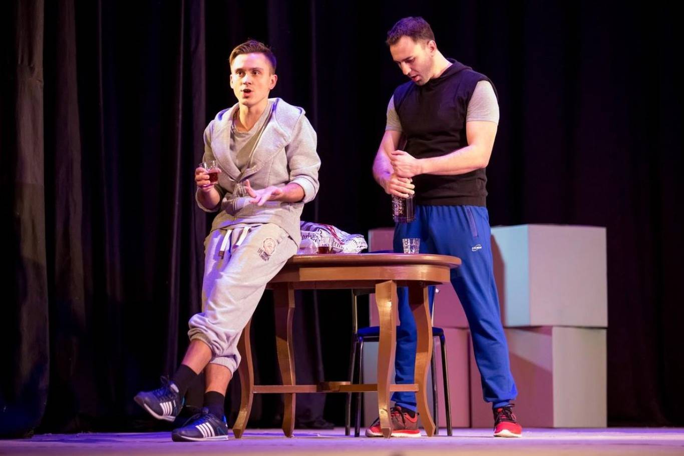 худший спектакль. плохие парни спектакль ростов на дону. спектакль с девушкой в главной роли. башкатов глинников в спектакле. плохие парни тюз саратов.