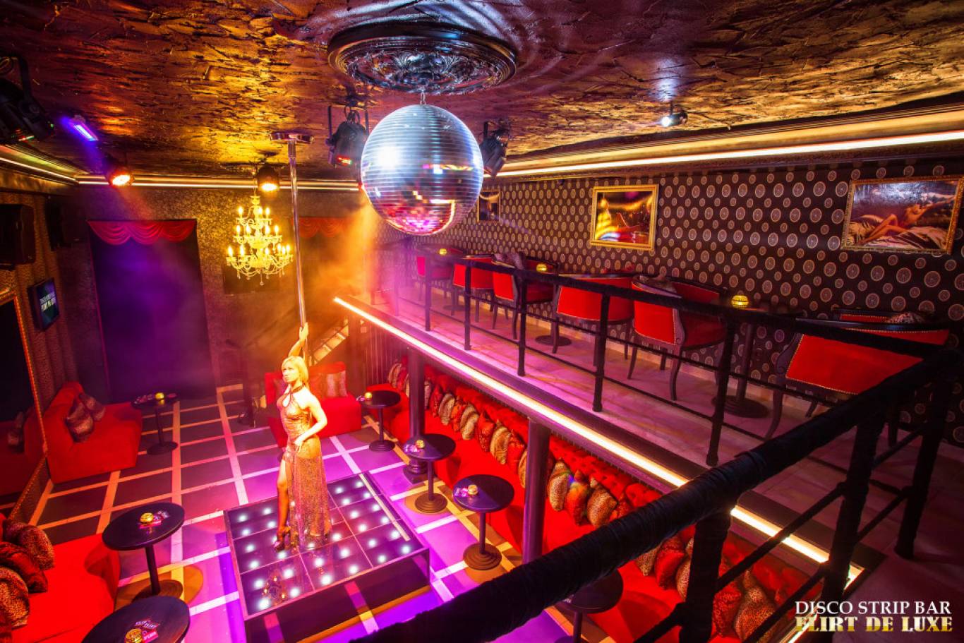 Отдых в Flirt De Luxe Strip Bar
