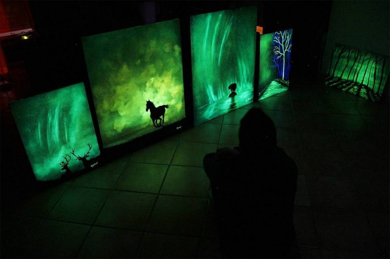 Виставка флюоромистецтва "ULTRAVIOLET"