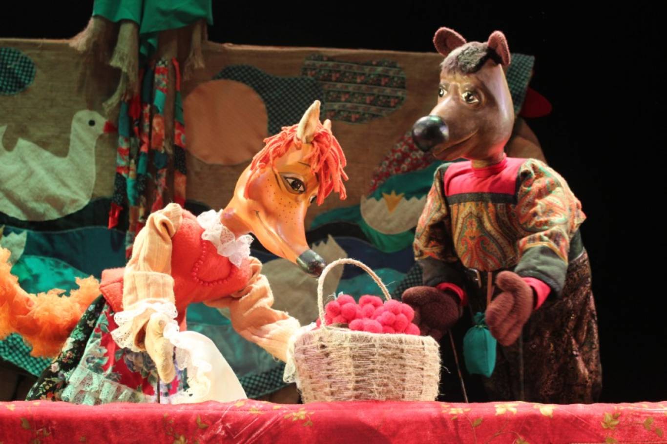 Лялькова вистава Лисичка та Ведмідь