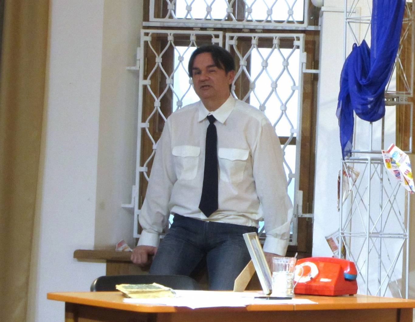 Моновистава у виконанні Олексія Кругликова "Білий птах. Не відлітай"