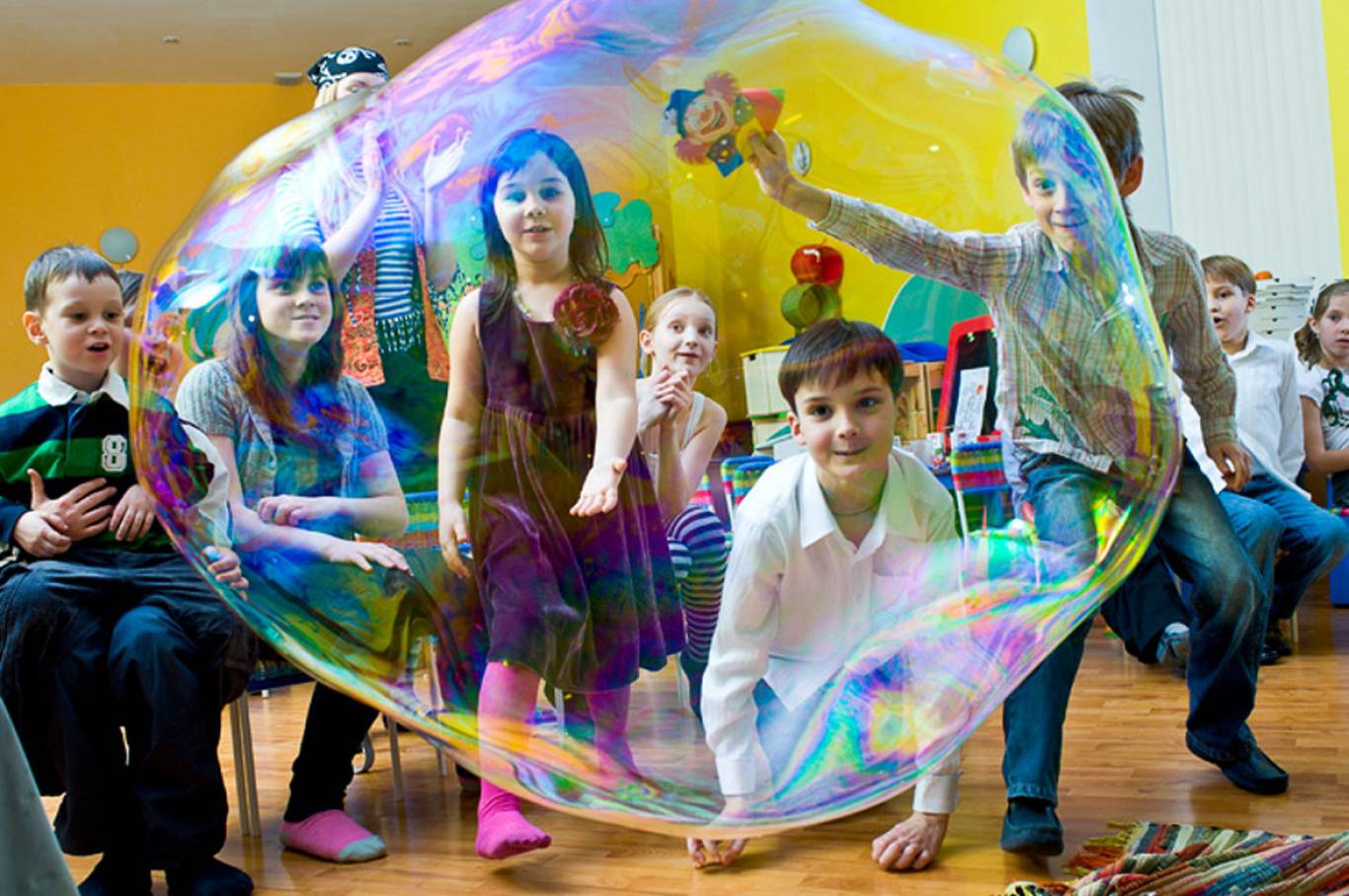 Шоу гігантських мильних бульбашок