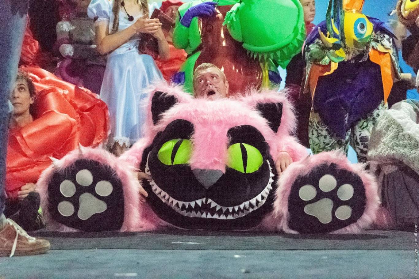 Вистава "Аліса в країні чудес"