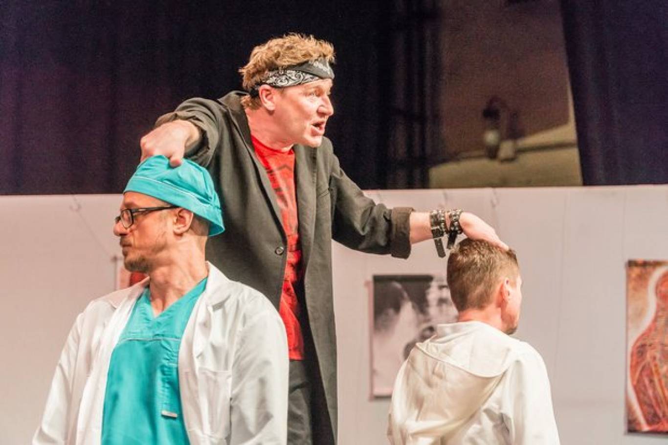 Комедия Доктор знает все