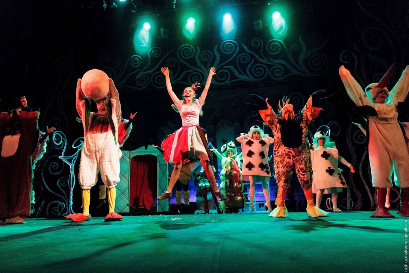 Вистава "Аліса в країні чудес"