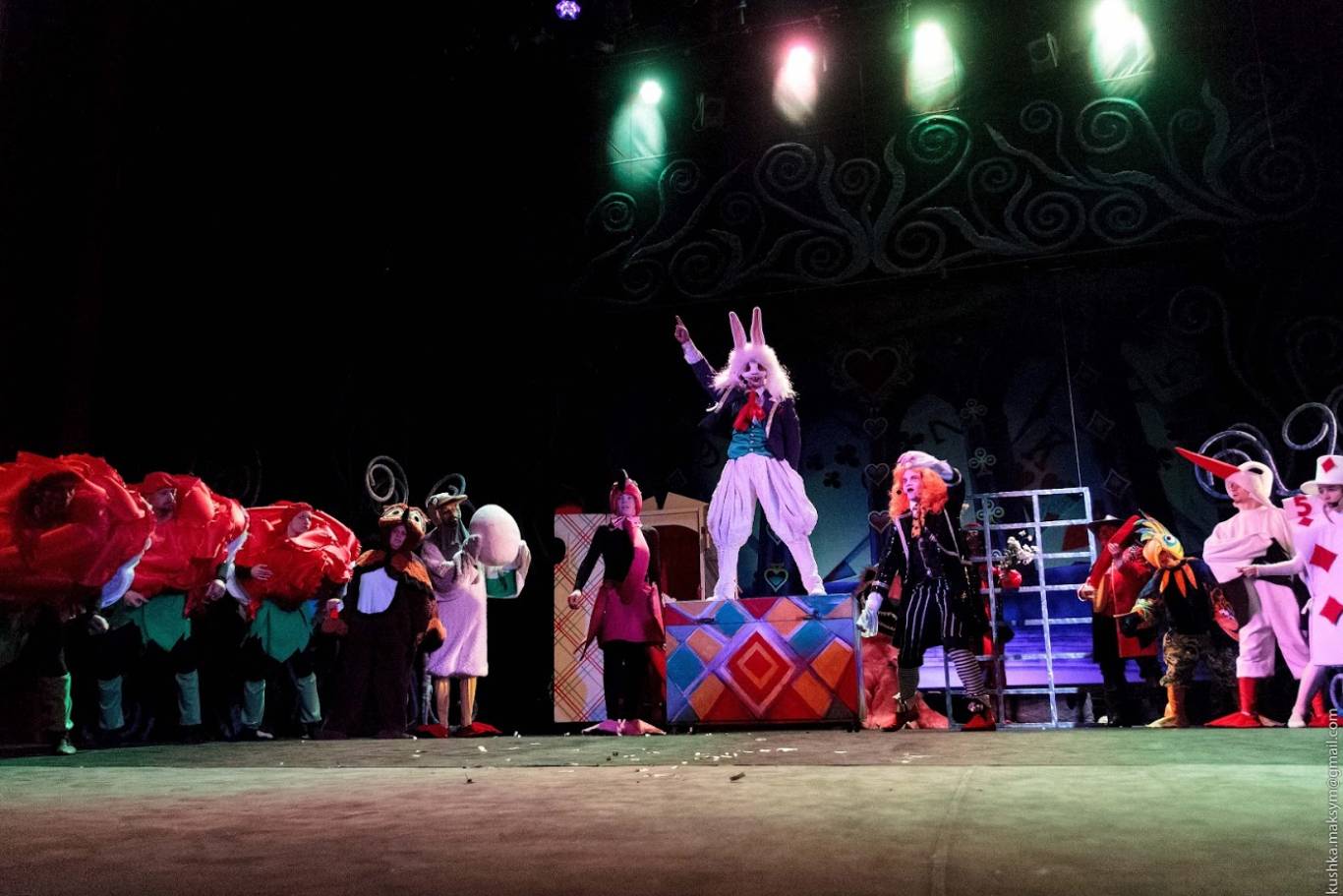 Вистава "Аліса в країні чудес"