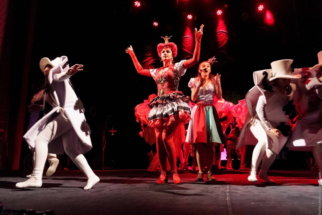 Вистава "Аліса в країні чудес"